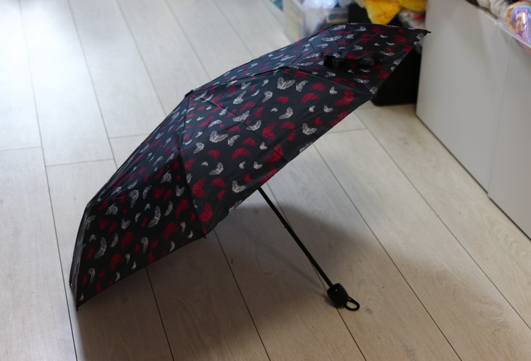 Зонт черный с бабочками