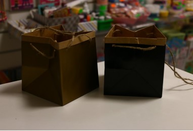 Пакет квадратный черный/золотой